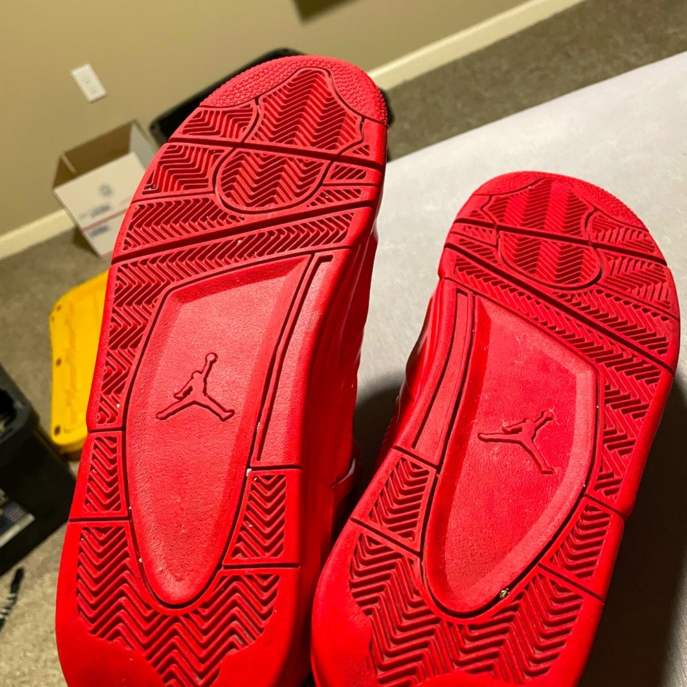 Jordan 4s LabRed - Picture 4 of 4